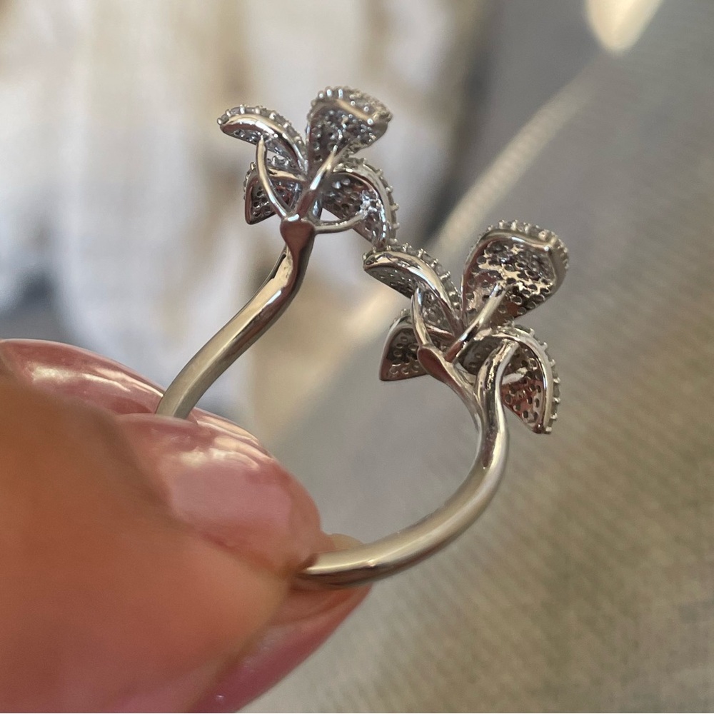 14k White Gold & 1 carat Diamond Flower Statement Cocktail ring Retails $3500 - Picture 6 of 10